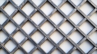 木质菱形网格围栏特写