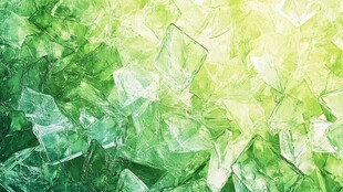 翠绿晶莹冰块特写