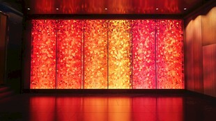 绚丽多彩灯光墙面艺术