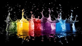 五彩墨水飞溅瞬间