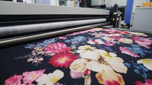 花卉布料在打印机上印制