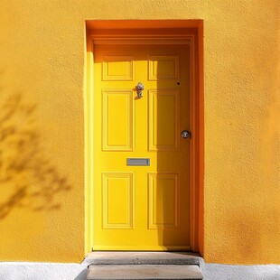 明亮黄色系的温馨入户门