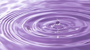 紫色水滴涟漪唯美瞬间