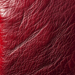 酒红色皮革纹理特写