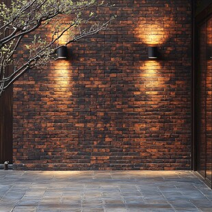 复古砖墙配壁灯庭院景致