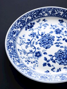 青花牡丹纹瓷盘