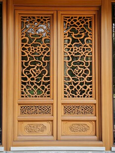 中式雕花木门精致之美