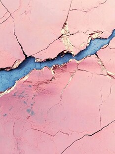 粉色墙面的开裂纹理