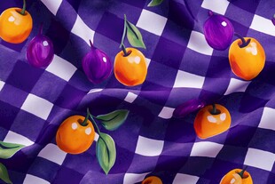 紫白格纹上的水果印花布