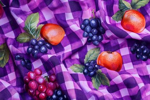 紫色格纹布上的水果静物