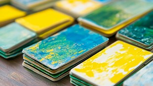 多彩艺术瓷砖堆叠展示