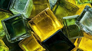 多彩玻璃方块堆叠