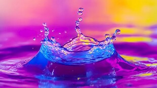 彩色水花绽放的美妙瞬间