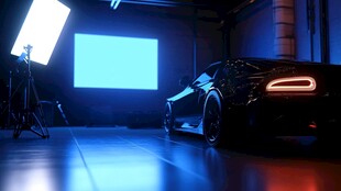 汽车摄影棚内的炫酷跑车