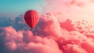 梦幻粉云间的热气球之旅