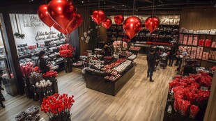 浪漫花店 气球鲜花营造氛围