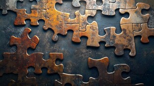 生锈拼图碎片散落画面