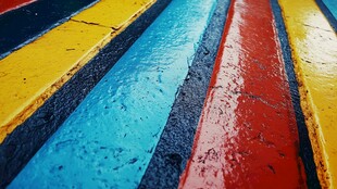 彩色条纹地面特写