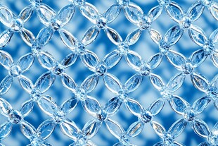 蓝色晶莹水晶链状图案