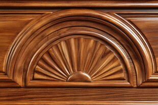 木雕扇形装饰细节特写