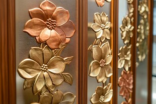 雕花木门 精致花卉装饰艺术