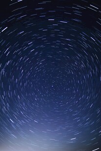 星轨夜空 梦幻的宇宙旋舞