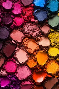 多彩破碎眼影盘绚丽展示