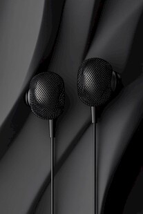 简约风黑色入耳式耳机