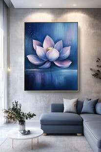 客厅中唯美的莲花挂画