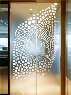圆点艺术玻璃隔断装饰