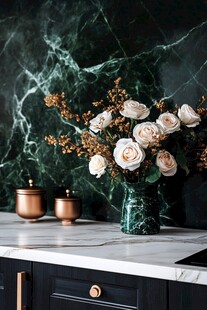 绿奢背景下的优雅花艺摆件