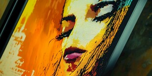 抽象艺术风女性脸部画作