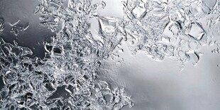 水滴飞溅的灵动瞬间