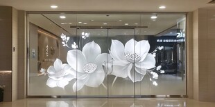 玻璃门花朵装饰美如画