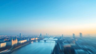 城市河畔晨曦景观