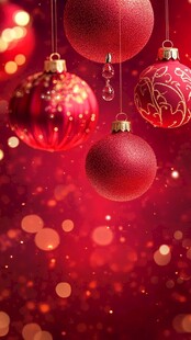 红色圣诞装饰球节日氛围浓