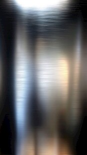 模糊光影下的神秘空间