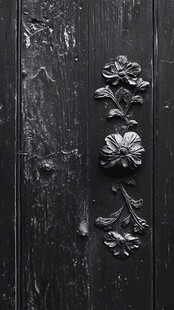 复古雕花木门细节特写