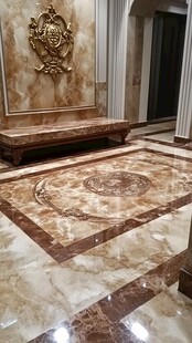 奢华大理石装饰的大厅一角