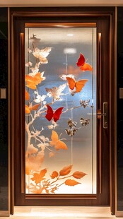 蝴蝶秋叶装饰的精美玻璃门