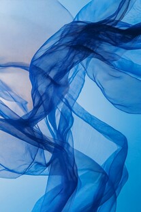 飘逸蓝绸 灵动之美