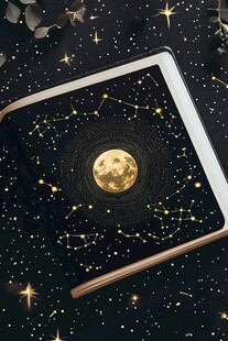 平板上的梦幻星空与满月