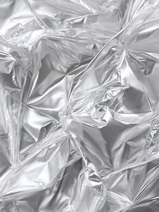 银色褶皱铝箔纹理特写