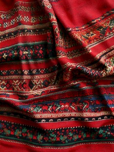 传统民族风红色花纹织物