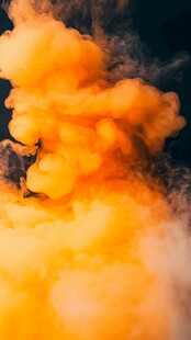 橙色烟雾弥漫的震撼场景