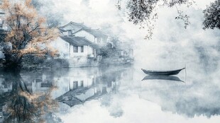 江南水乡晨雾中的静谧小船