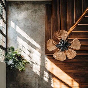 木质楼梯间的光影绿植景