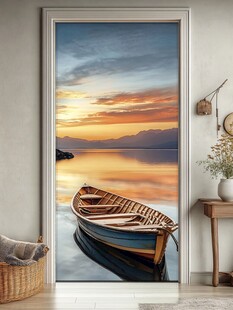 夕阳下湖畔小船唯美画面