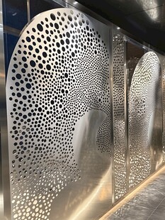 金属镂空装饰屏风艺术感强