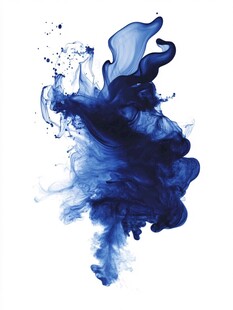 蓝色墨水在水中的灵动绽放